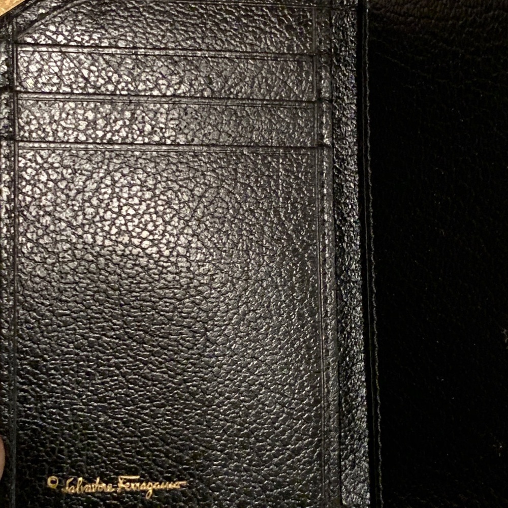 Authentic, metal brand leather tri-folded wallet